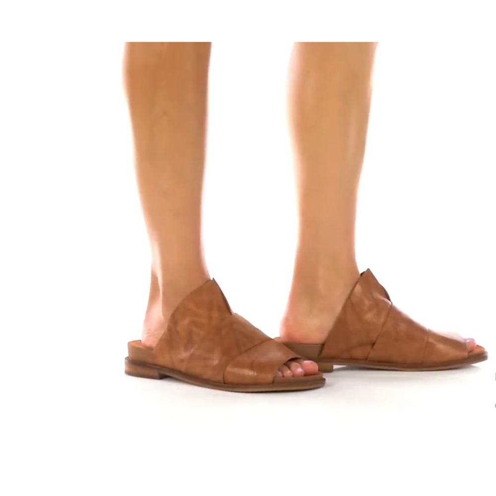 Kelsie Dagger Brooklyn Ohana Slip On Sandals in Brown Camel Colorway Size 9.5